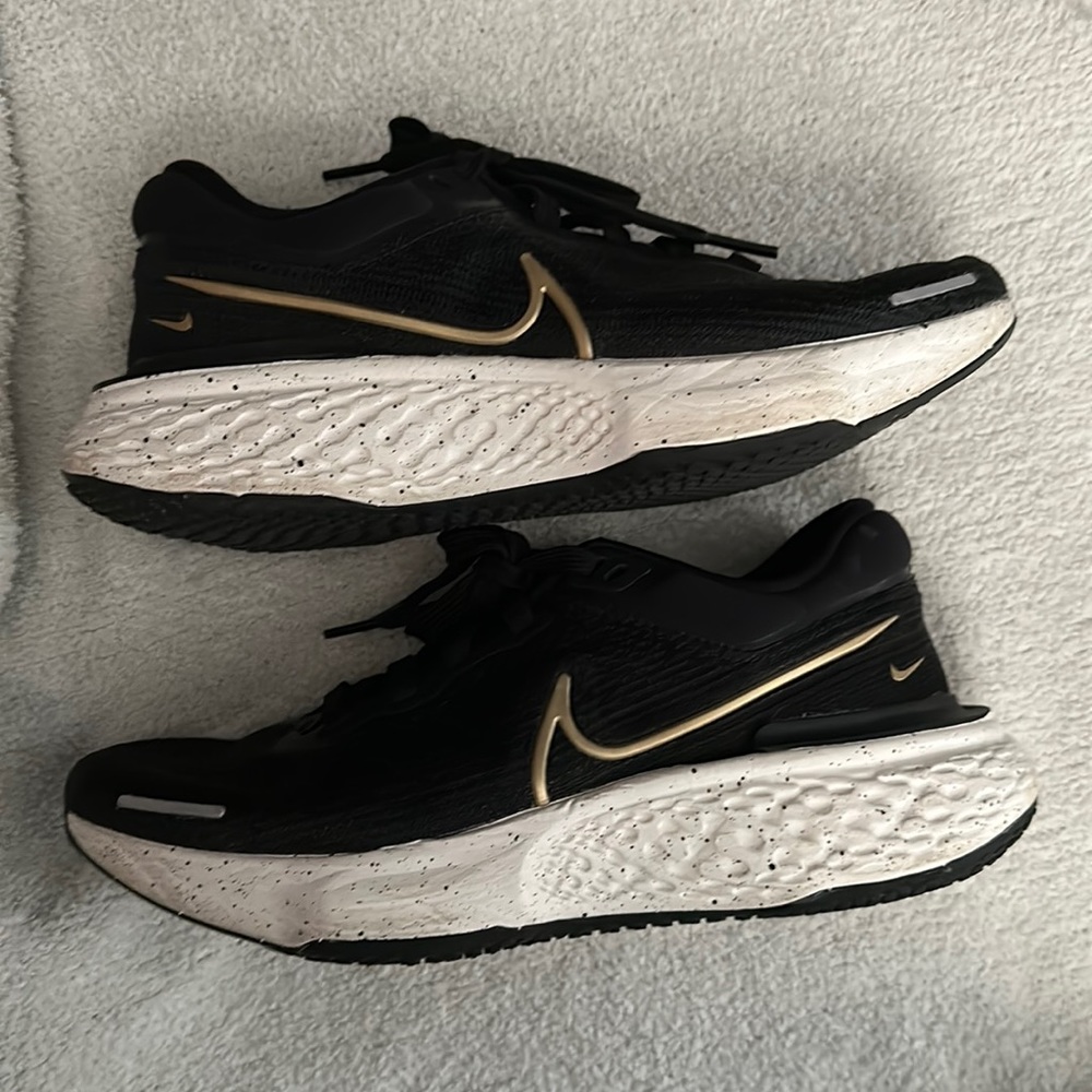 Nike ZoomX Invincible Run Flyknit Black Gold Womens size 8